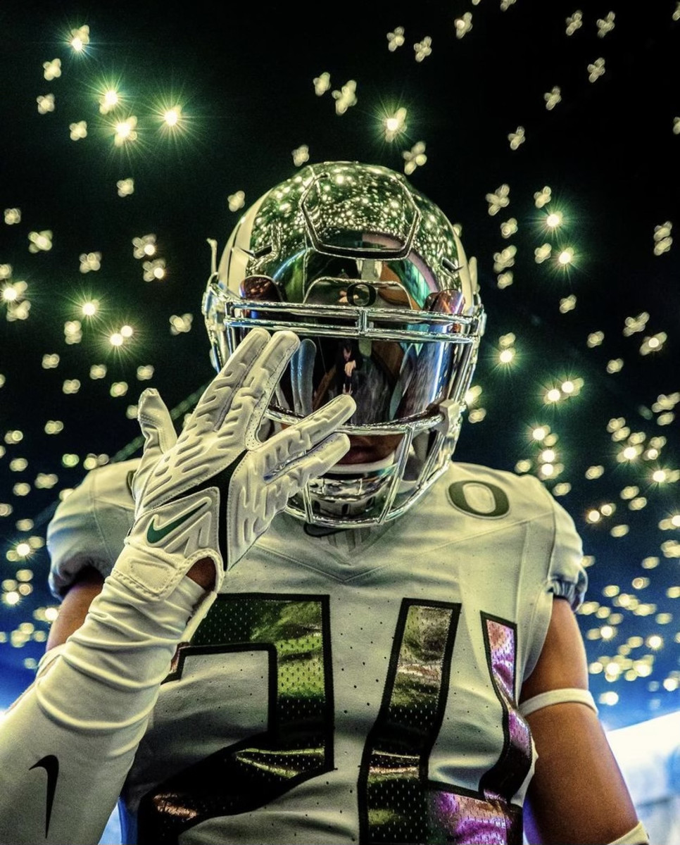 Kodi DeCambra Chrome Helmet Visit